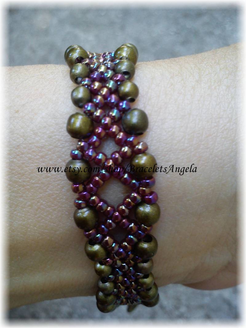 Armband, Handgemachte Perlenarbeit, Flaches Armband, Antike Metall Perlen Und Regenbogen Toho Perlen. Das Armband Passt Bis Zu 18 cm | 7 " von BraceletsAngela