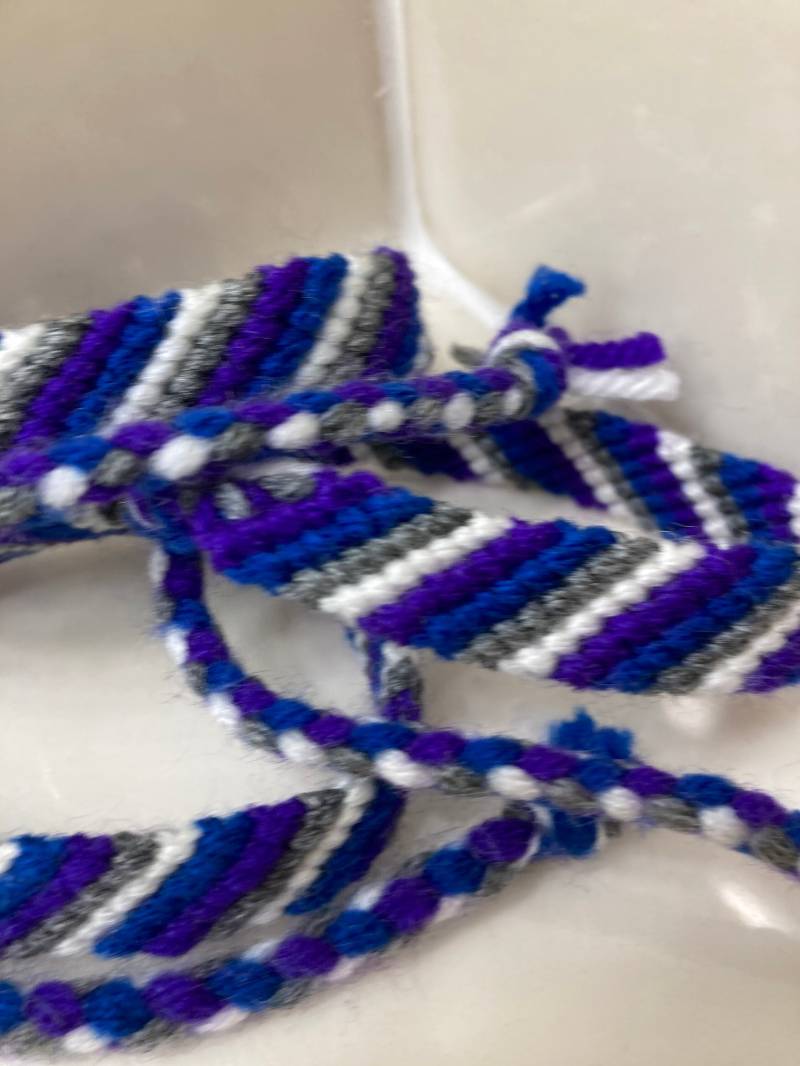 Butch Lesben Pride Armband | Version 2 von BraceletsForPrideCo