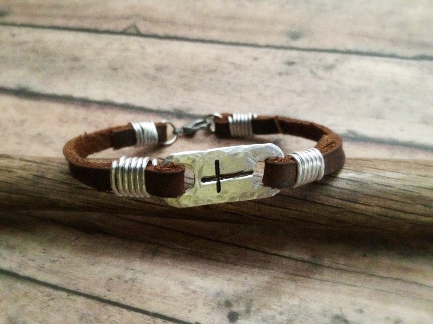 Kreuz Armband, Leder Hand Gestempelt Konfirmation Erste Kommunion Taufe Geschenk Kreuz Armband, Leder Hand Gestempelt Konfirmation Erste Kommunion Taufe Geschenk von BraceletsbyLinda