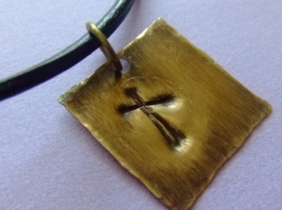 Kreuz Halskette, Handstamped Kreuz, Robuste Erste Kommuniongeschenk, Konfirmation Geschenk, Taufe Geschenk - Religiöser Schmuck Kreuz Halskette, Handstamped Kreuz, Robuste Erste Kommuniongeschenk, Konfirmation Geschenk, Taufe Geschenk - Religiöser Schmuck von BraceletsbyLinda