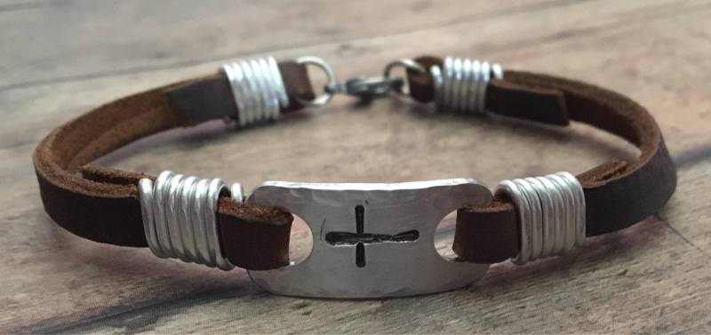 Kreuz Und Datum Armband, Leder Konfirmation Erstkommunion Taufe Religiöse Geschenk-Armband von BraceletsbyLinda