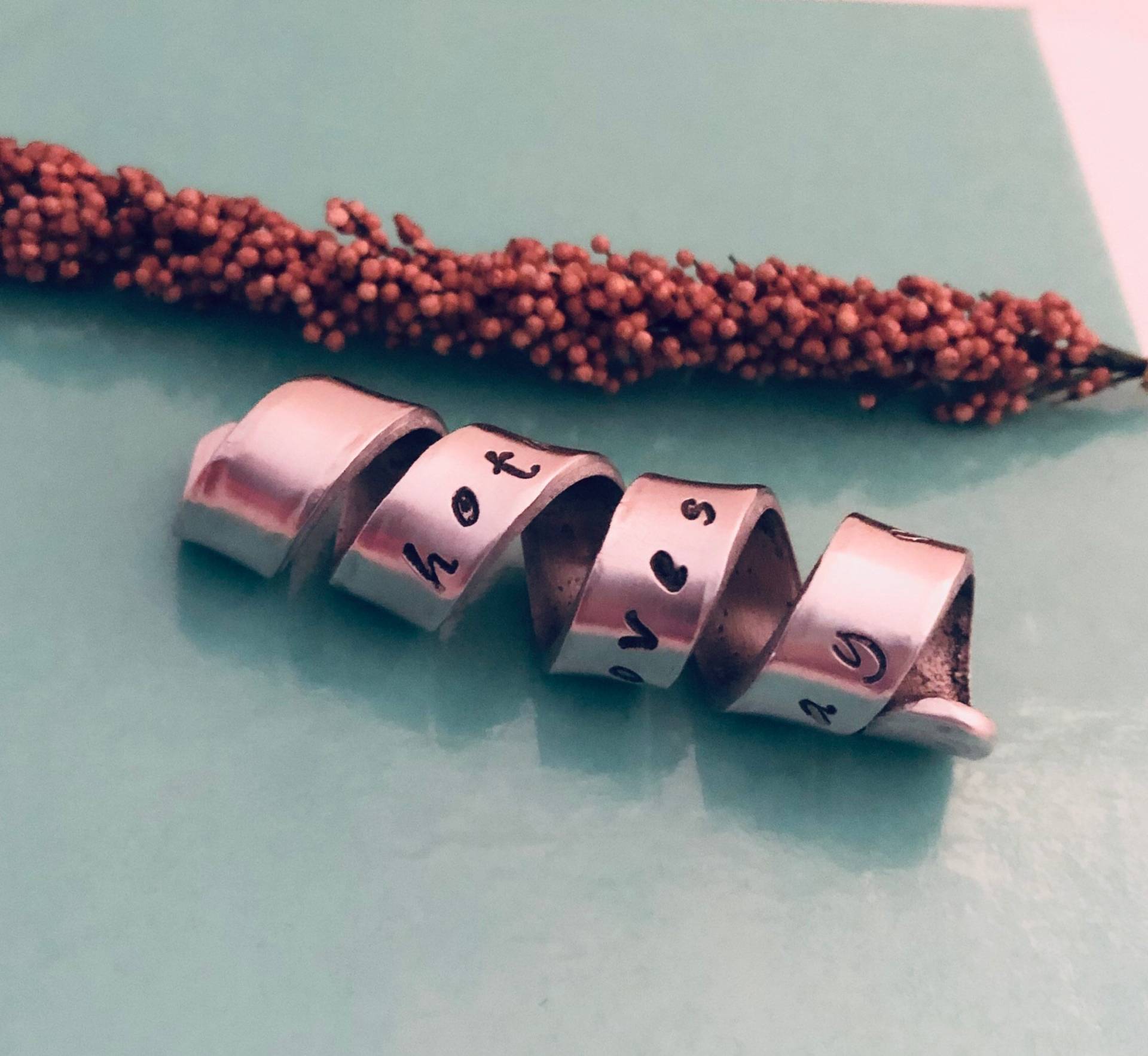 Versteckte Nachricht Schmuck Hinzufügen - Handgestempelt Geheime Spirale, Fügen Sie Zu Ihrem Eigenen Schmuck, Ihre Geschichte, Personalisierte Versteckte Nachricht Schmuck Hinzufügen - Handgestempelt Geheime Spirale, Fügen Sie Zu Ihrem Eigenen Schmuck, Ihre Geschichte, Personalisierte von BraceletsbyLinda