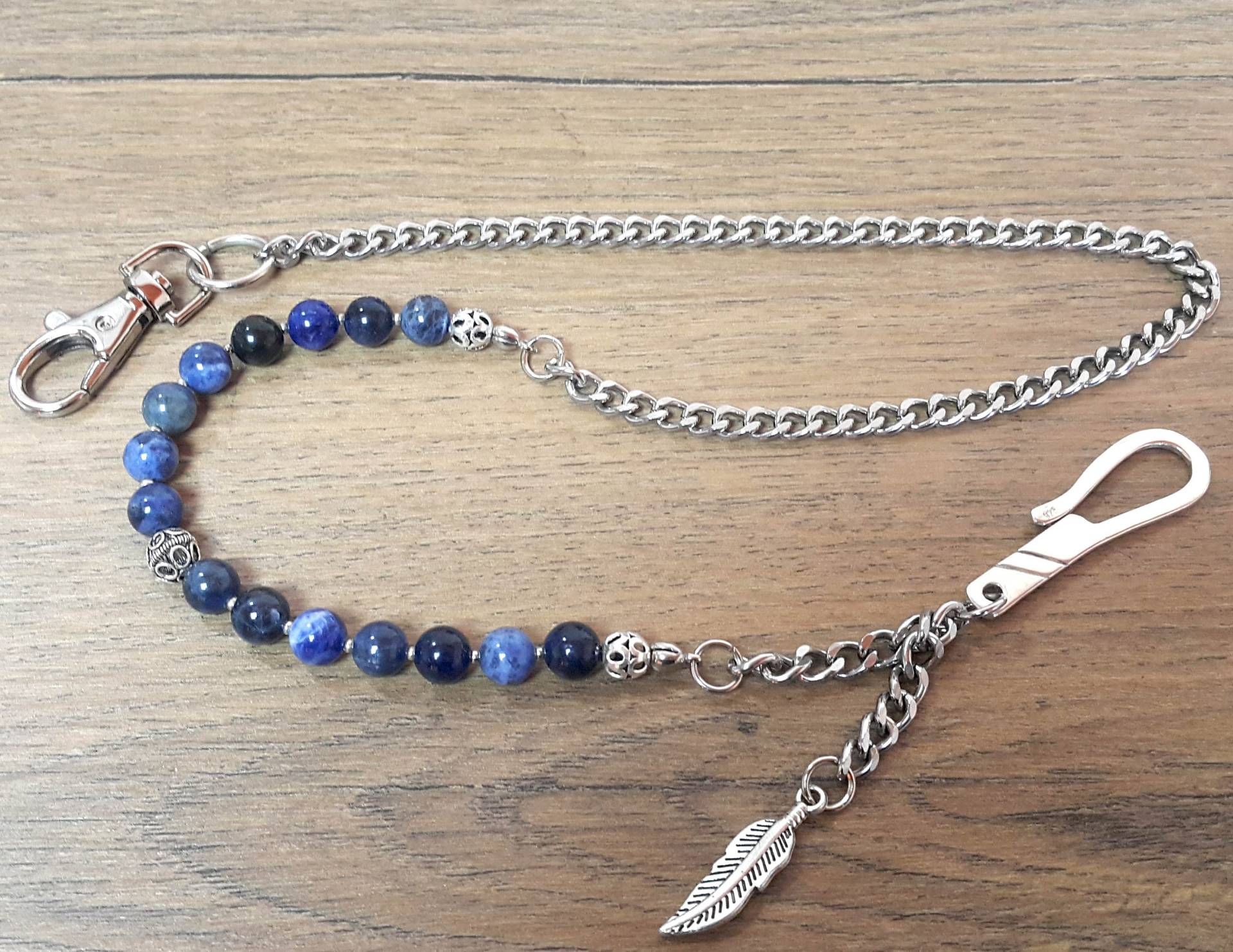Blaue Sodalith Perlen Geldbörse Kette - .925 Sterling Silber Haken, Feder Anhänger von Braceletshomme