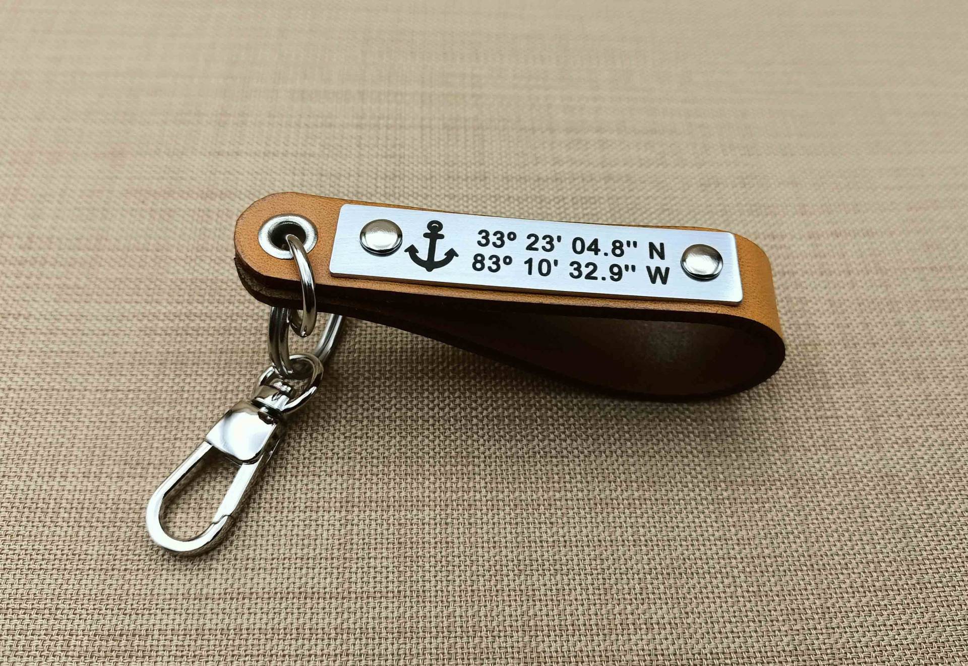 Personalisierter Koordinaten Leder Schlüsselanhänger - Geschenk Zum Jahrestag von Braceletshomme