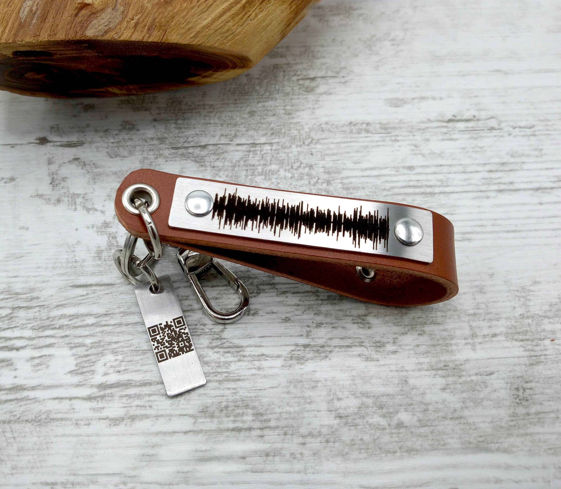Soundwave Leder Schlüsselanhänger Mit Qr Code - Personalisiertes Sprachaufnahme Geschenk von Braceletshomme