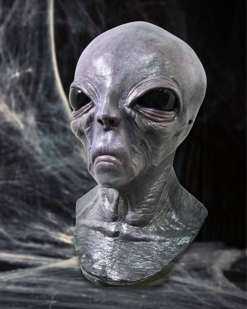 Graue Alien Maske | Display von BradDarvasDesigns