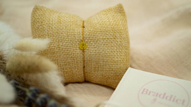 Handmade "Circle Of Soul" Bracelet in Ginger With Yellow Agate & Gold Stainless Steel von BraddictOnlineShop