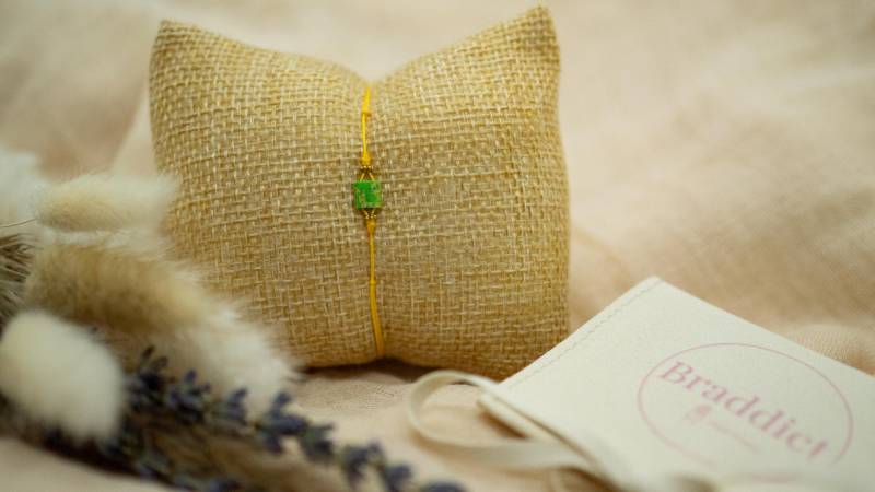 Handmade "Four Winds" Bracelet in Yellow With Green Sediment & Gold Stainless Steel von BraddictOnlineShop