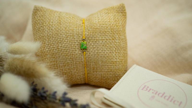 Handmade "Four Winds" Bracelet in Yellow With Green Sediment & Gold Stainless Steel von BraddictOnlineShop