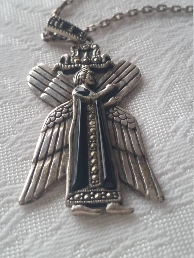 Beeindruckender Vintage Sterling Und Onyx Uralter Figurenanhänger An Langer Gliederkette von BragsAndRelics