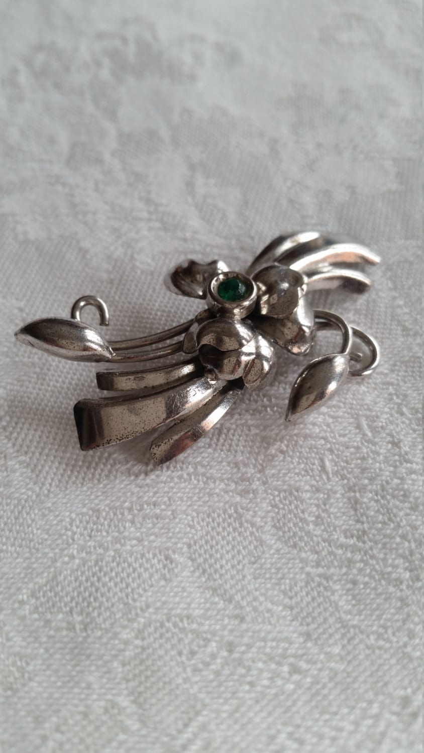 Sterling Silber Bond Boyd Pin Mit Grünem Stein Sterling Silber Bond Boyd Pin Mit Grünem Stein von BragsAndRelics