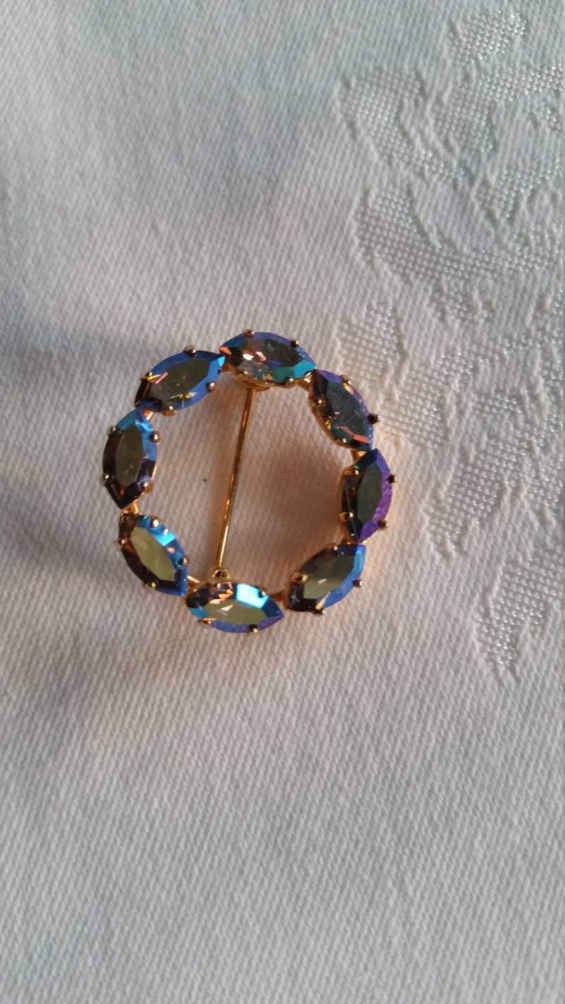 Wunderschöne Signierte Strass Brosche Wunderschöne Signierte Strass Brosche von BragsAndRelics