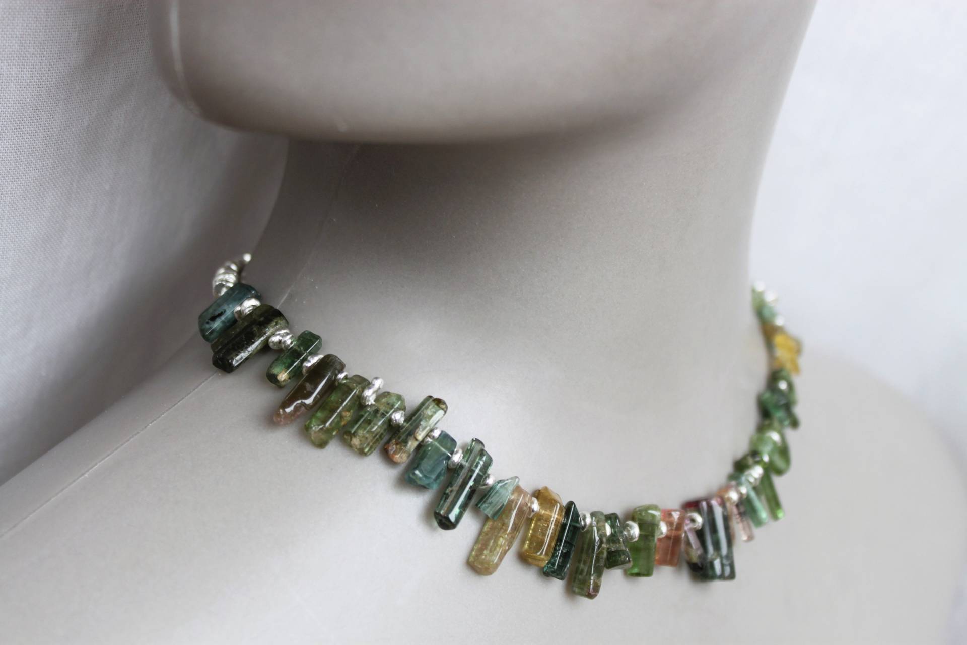Wild Und Frei - Ausgefallene Halskette Aus Turmalin Multicolour 925 Silber Wild Und Frei - Ausgefallene Halskette Aus Turmalin Multicolour 925 Silber von BrahmandaMala