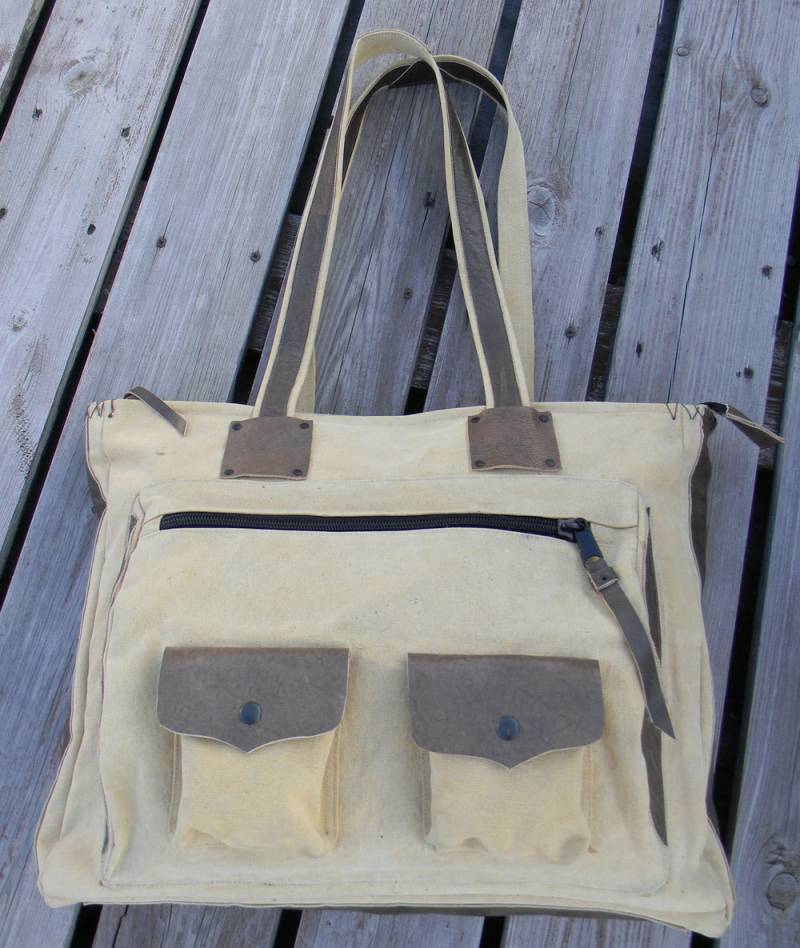 Große Beige Recycelte Segeltuchtasche - Langlebig Stilvoll Für Den Täglichen Gebrauch Große Tasche Aus Recyceltem Canvas von Brahmawear