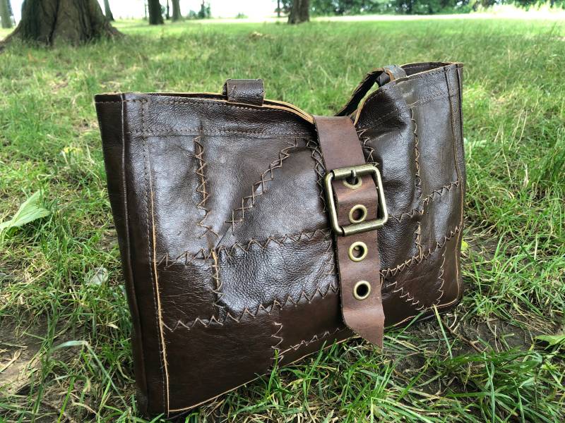 Patchwork Leder Umhängetasche - Schultertasche Geldbörse Hippie Tasche Echtleder Braune von Brahmawear