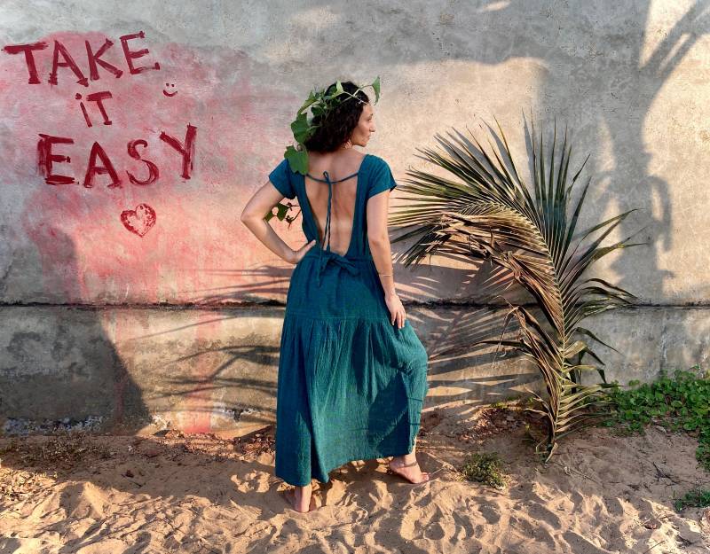 Boho Backless Maxi Bequemes Brahmi Kleid Langes Khadi Rohbaumwollkleid Tiefblaue Farbe Sommeroutfit Für Frauen Taschen Freie Größe von BrahmiCrafts