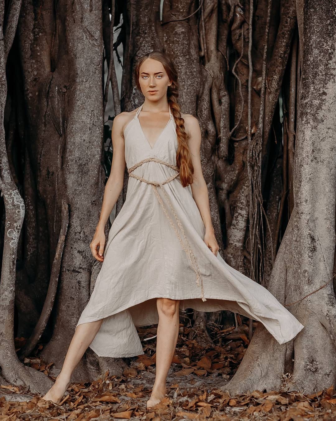 Boho Style Backless Keine Größe Elegante Natürliche Rohseide Ahimsa Weiße Farbe Slow Fashion Hochzeit Frau Kleid Boho Style Backless Keine Größe Elegante Natürliche Rohseide Ahimsa Weiße Farbe Slow Fashion Hochzeit Frau Kleid von BrahmiCrafts