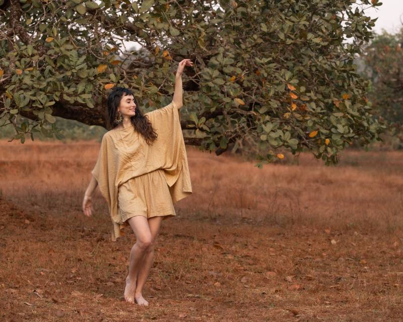 Boho Style Bequemes Nachhaltiges Set Aus Shorts Und Shirt Für Frauen, Freie Größe, Übergröße, Natürliche Reine Rohseide Ahimsa in Goldener von BrahmiCrafts
