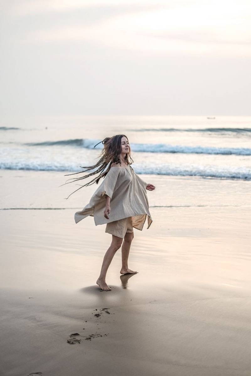 Boho Style Bequemes Set Aus Shorts Und Hemd Hippie Outfit Natürliche Rohbaumwolle Khadi Stoff Frau Oversized Kostüm Beige Farbe von BrahmiCrafts