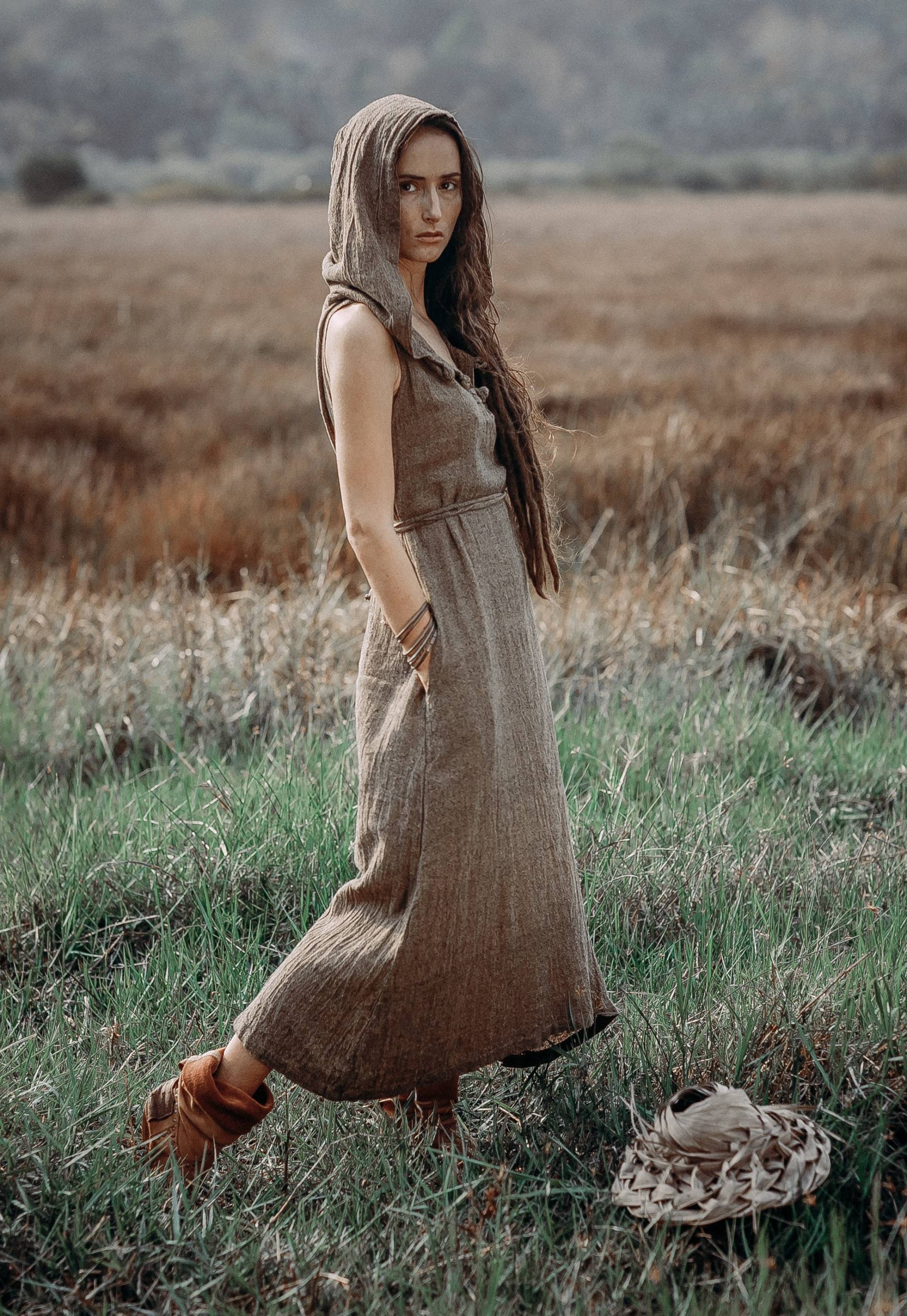 Boho Style Große Kapuze Bequem Maxi Natürliche Rohe Baumwolle Khadi Braun Farbe Mit Taschen Hippie Outfit Lange Frau Kleid Boho Style Große Kapuze Bequem Maxi Natürliche Rohe Baumwolle Khadi Braun Farbe Mit Taschen Hippie Outfit Lange Frau Kleid von BrahmiCrafts
