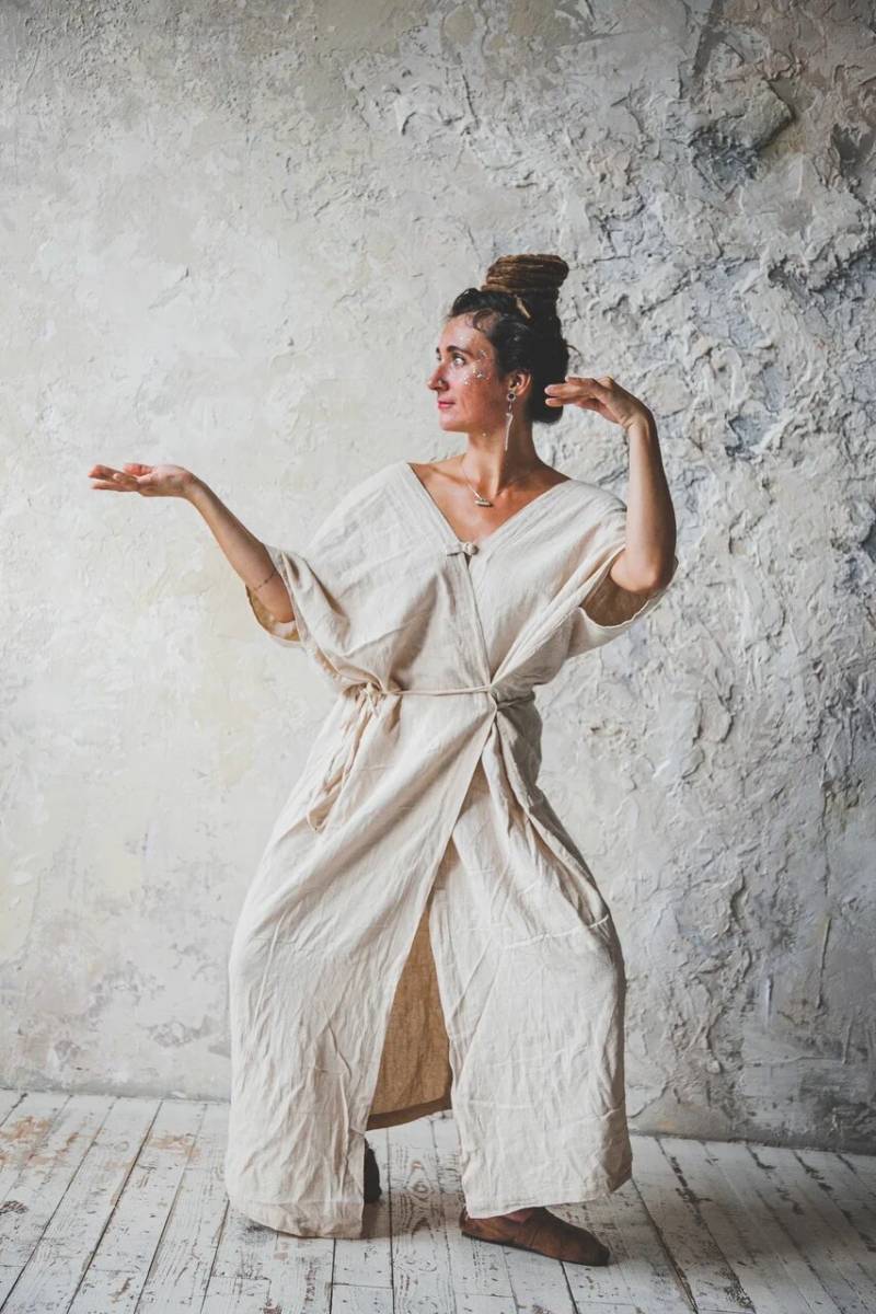 Kimono Boho Style Maxi Weiße Farbe Natürliche Rohseide Ahimsa Wrapping Gemütliches Langes Frei Anliegendes Frauenkleid von BrahmiCrafts