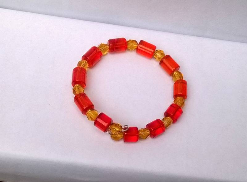 Rot Und Topaz Farbe Perlenarmband Rot Und Topaz Farbe Perlenarmband von BraidedBeadedHooked