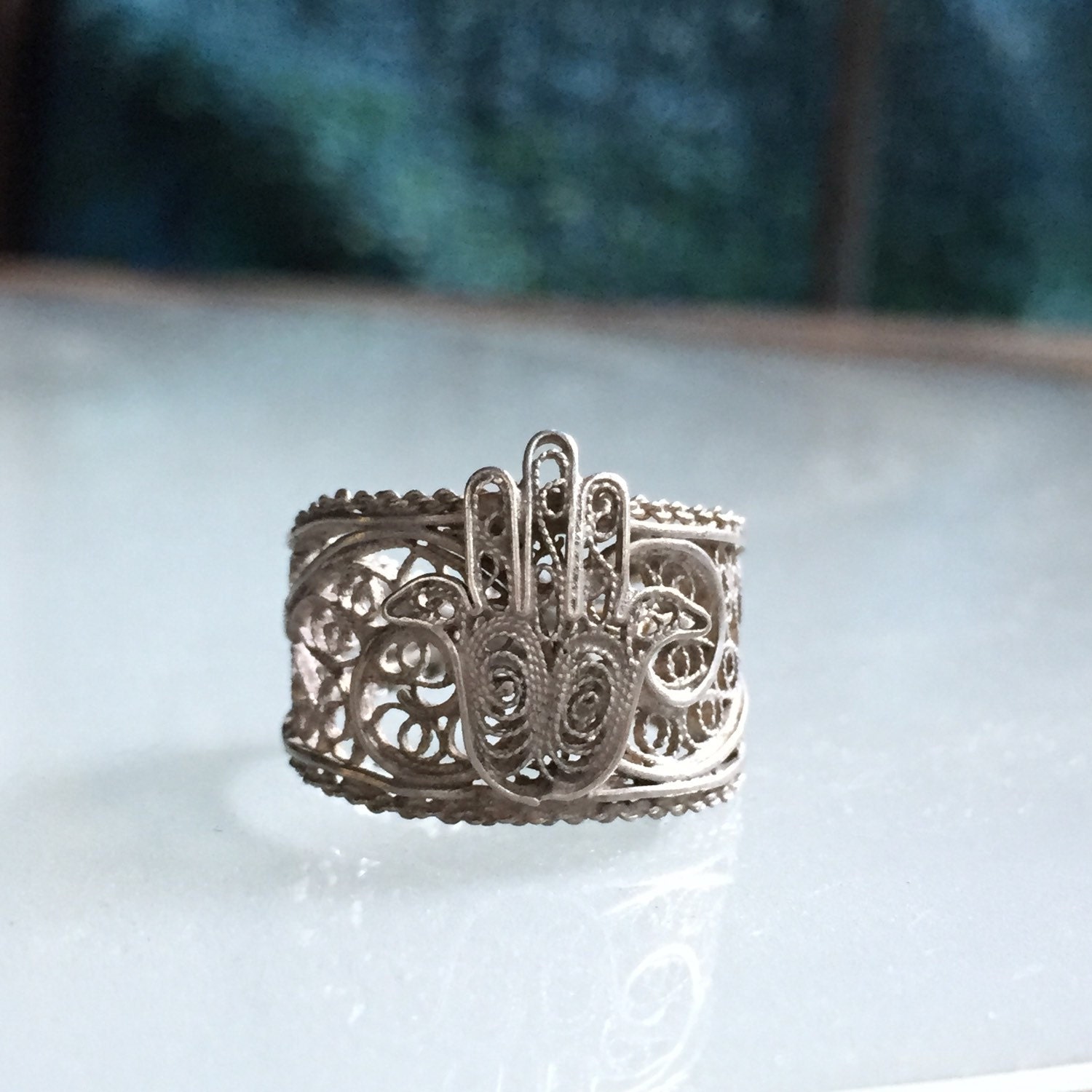 Hand-Yogi Ring Filigran Silber Vintage Sz 9 Hand-Yogi Ring Filigran Silber Vintage Sz 9 von BrainWashington