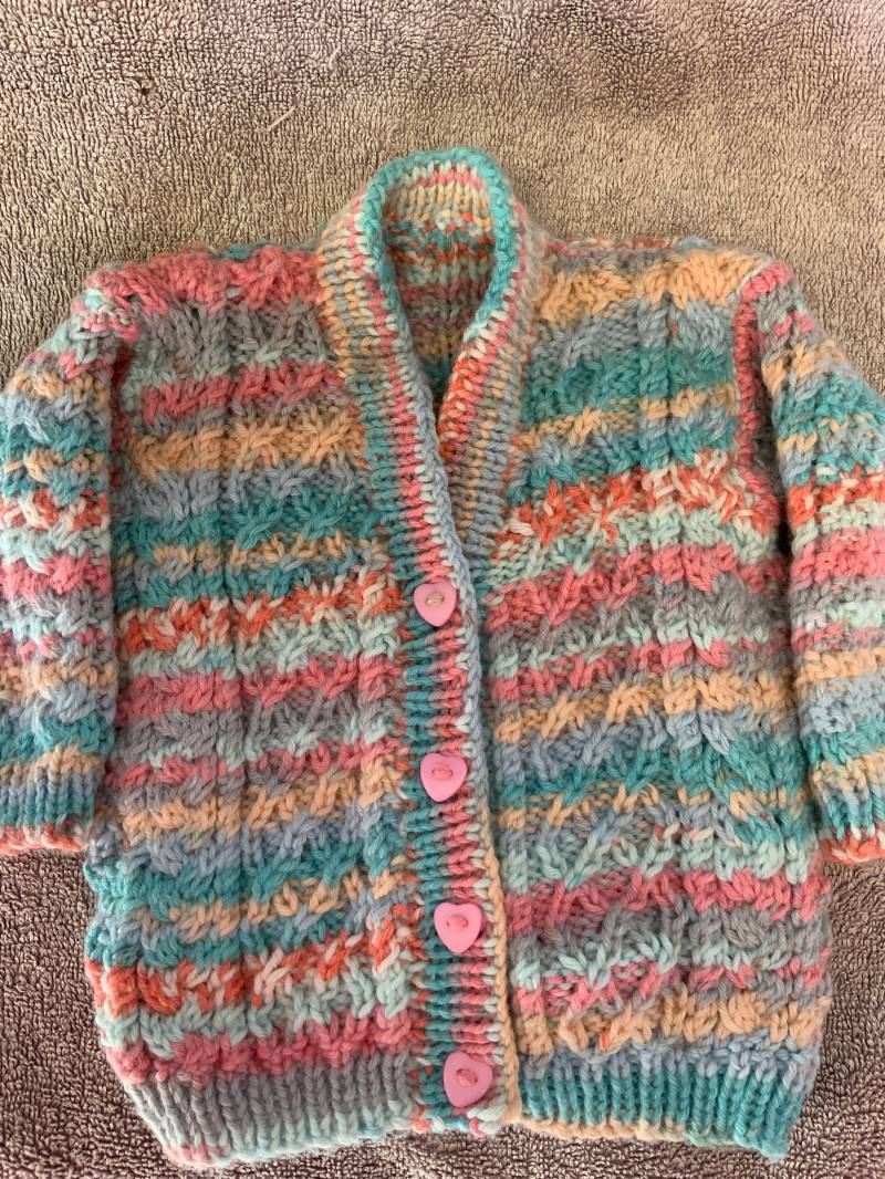 Baby 0-3 Monate Aran Style Strickjacke von BramblesCloset