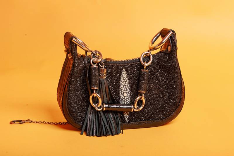 2000Er Jahre Strukturierte Quaste Charme Silber Hardware Mini Tasche Vintage Schulter Reißverschluss Handtasche von BranchesVintage