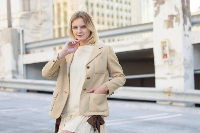 50Er Jahre Creme Beige Maßgeschneiderter Blazer Bluse Set Vintage Einstecktuch Wolle Langarm Jacke von BranchesVintage