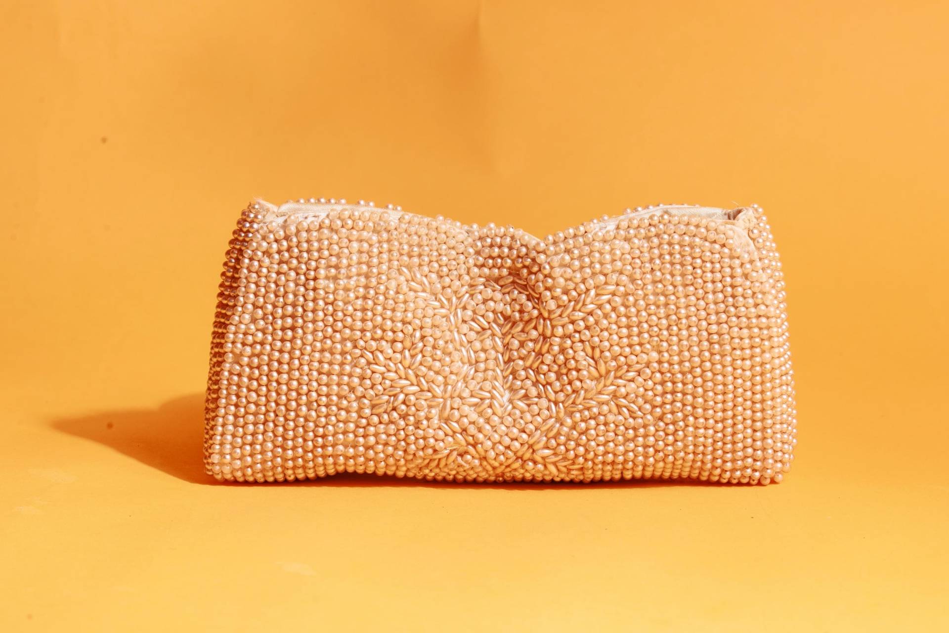 50Er Jahre Creme Champagner Perlen Swirl Geldbörse Vintage Reißverschluss Clutch von BranchesVintage