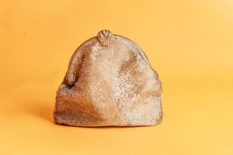 50Er Jahre Silber Micro Perlen-Deco-Formale Kupplung Vintage Seide Strass Metall Verschluss Geldbörse von BranchesVintage