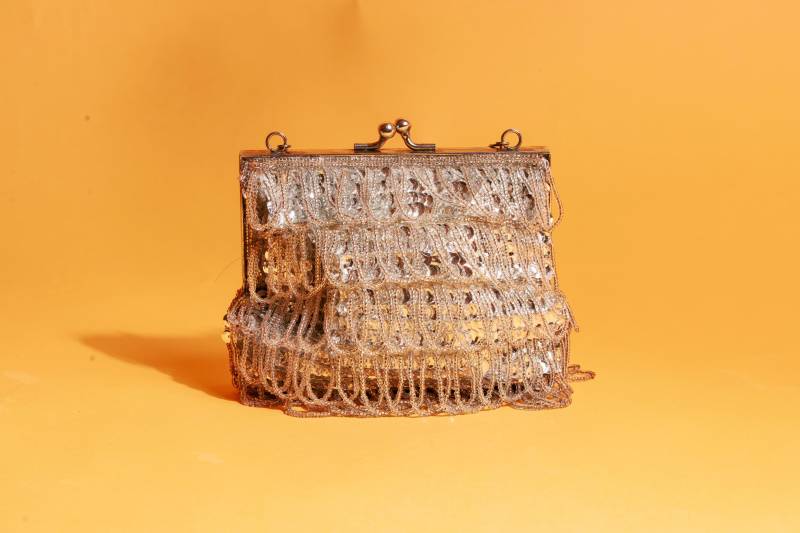 50Er Silber Perlen Fransen Handtasche Vintage Riemchen Metallic Pailletten Party Clutch von BranchesVintage