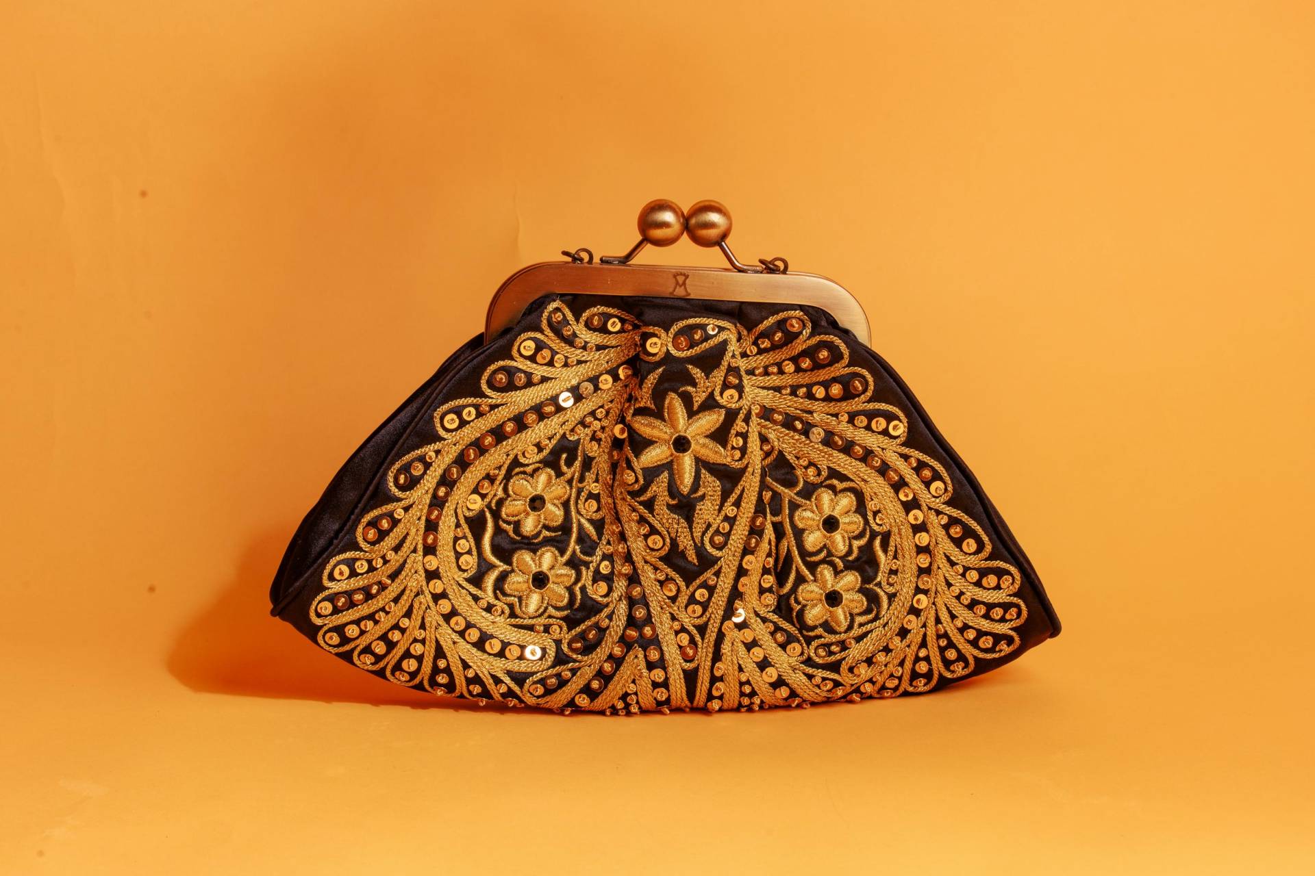 60S Vintage Bestickte Pailletten Geldbörse Schwarz & Gold Abendclutch von BranchesVintage