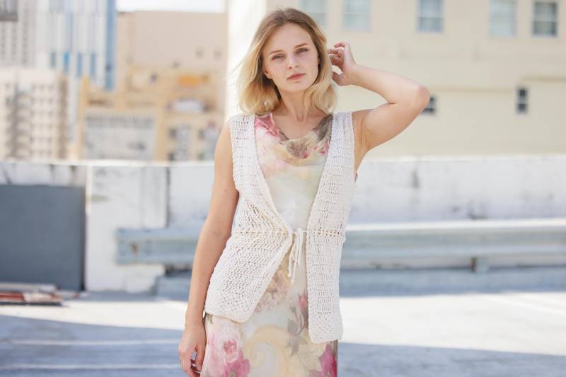 70Er Jahre Beige Häkeln Ärmellos Stricken Cover Up Vintage Taille Wrap Verstellbare Bluse von BranchesVintage