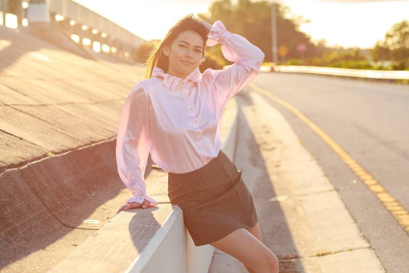 70Er Pink Stehkragen Rüschen Bluse Vintage Langarm Elegant Romantisch Top von BranchesVintage