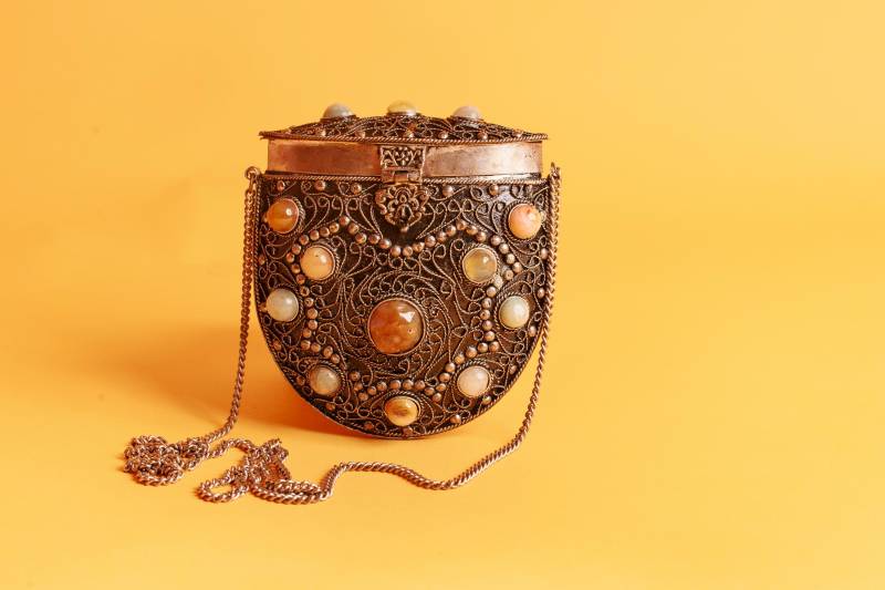 70Er Verzierten Silbernen Metall Filigrane Edelstein Geldbörse Vintage Stein Metallarbeit Kette Verzierte Clutch Tasche von BranchesVintage