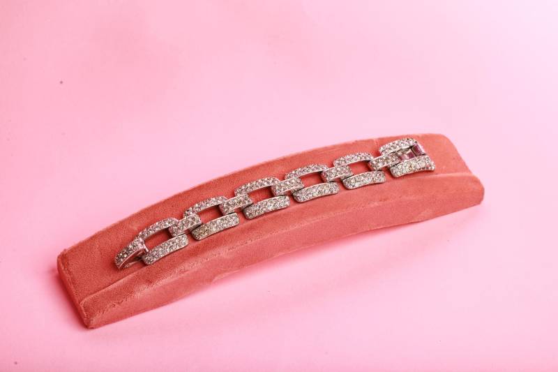 80Er Jahre Silberfarbenes Strass Link Funkelndes Dickeres Quadrat Spangen Armband von BranchesVintage