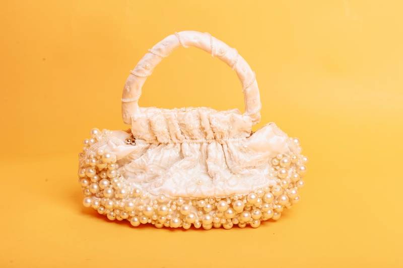 80Er Jahre Weiß Bubble Pearl Perlen Braut Geldbörse Vintage Große Griff Stoff Abendtasche von BranchesVintage