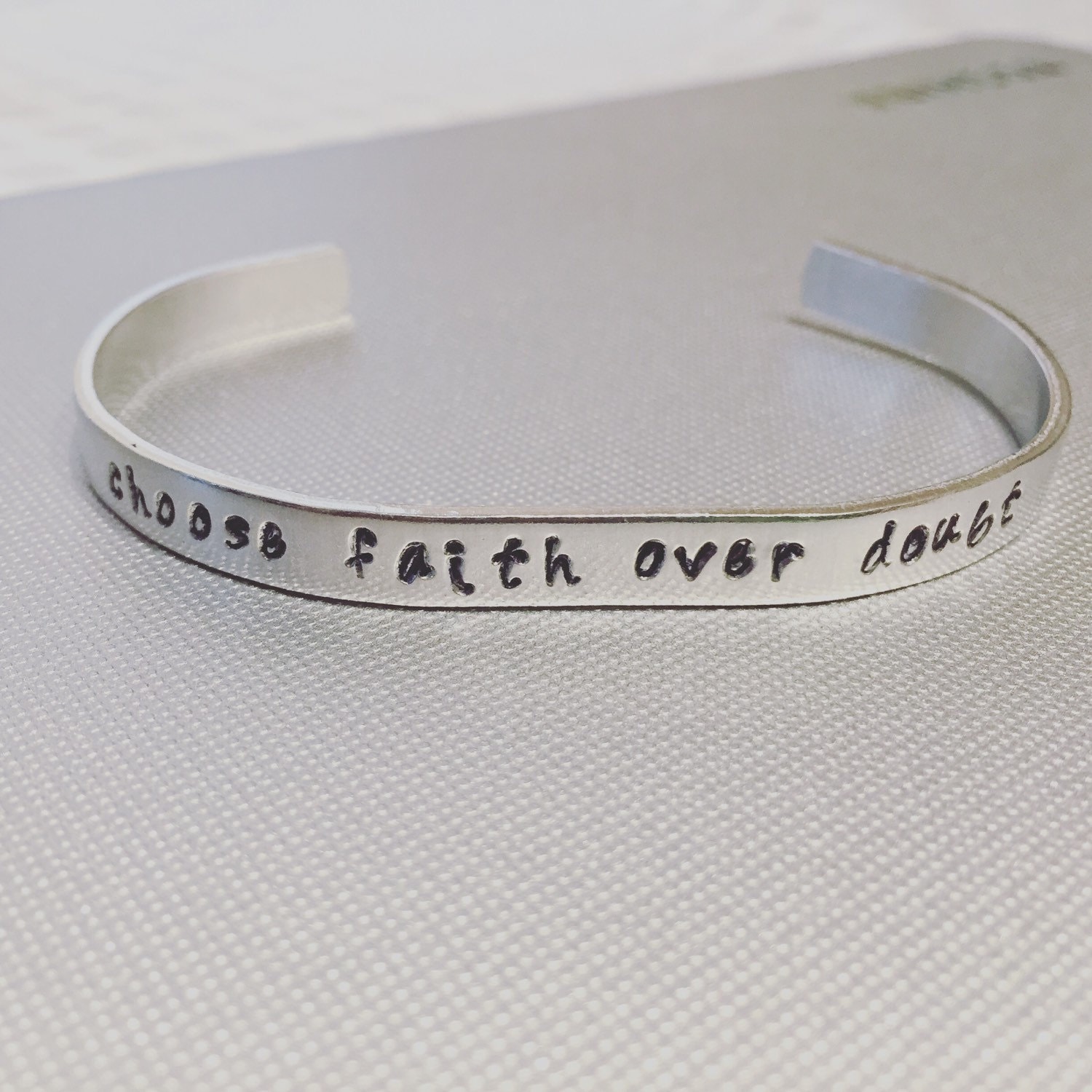 Wählen Sie Glauben Über ZweifelBenutzerdefinierte Personalisierte ArmreifLds Schmuck Wählen Sie Glauben Über ZweifelBenutzerdefinierte Personalisierte ArmreifLds Schmuck von BrandedByBeazer