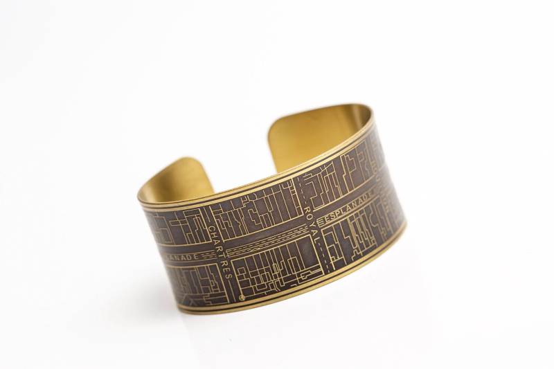 New Orleans French Quarter Etched Cuff Armband | Esplanade Ave Aus Silber, Messing Oder Kupfer New Orleans French Quarter Etched Cuff Armband | Esplanade Ave Aus Silber, Messing Oder Kupfer von BrandiCouvillion