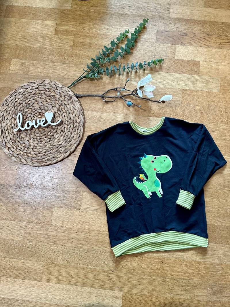 Pullover/Langarmshirt Oversized „Dinoland" 122/128 von BrandmadeRegensburg