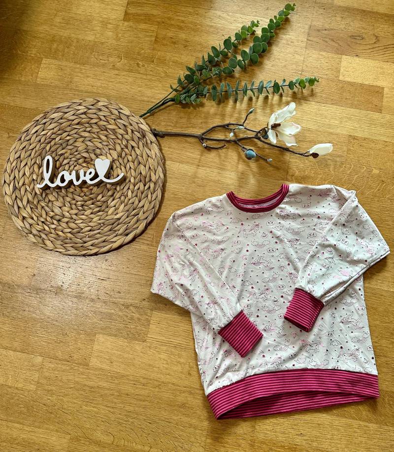 Pullover/Langarmshirt Oversized „Einhörner" 122/128 von BrandmadeRegensburg