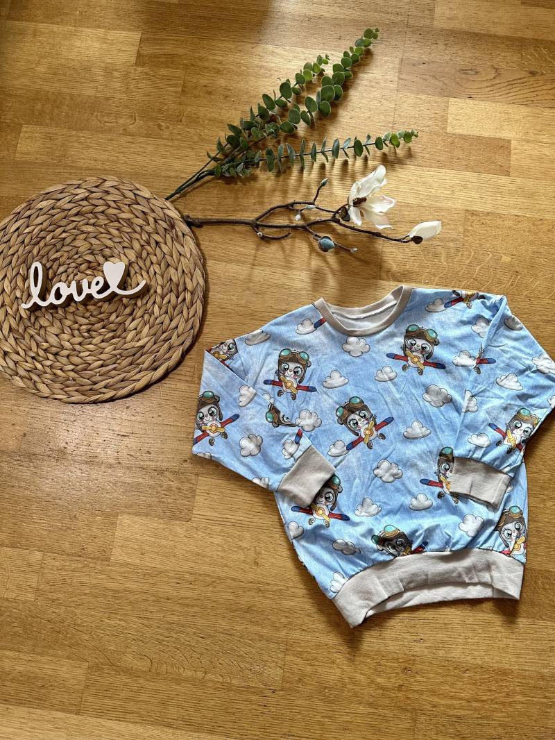 Pullover/Langarmshirt Oversized „Flieger" 110/116 von BrandmadeRegensburg