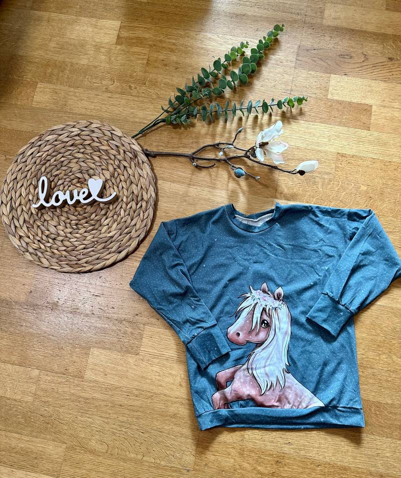 Pullover/Langarmshirt Oversized „Pferdeliebe" 122/128 von BrandmadeRegensburg