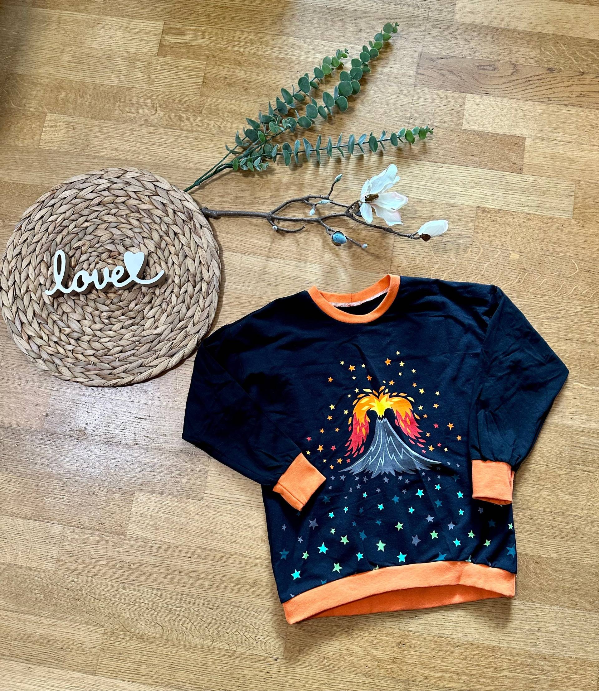 Pullover/Langarmshirt Oversized „Vulkan" 122/128 von BrandmadeRegensburg