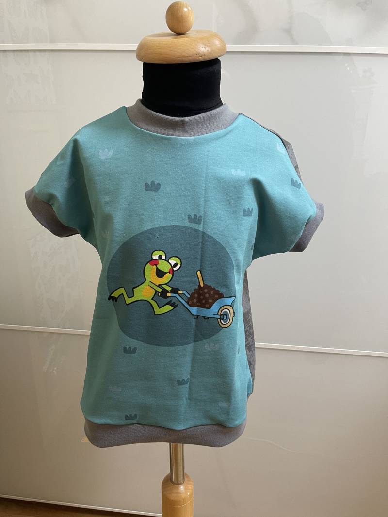 T-Shirt 98/104 "Kleiner Maulwurf" Kurzarm Shirt Frosch T-Shirt 98/104 "Kleiner Maulwurf" Kurzarm Shirt Frosch von BrandmadeRegensburg