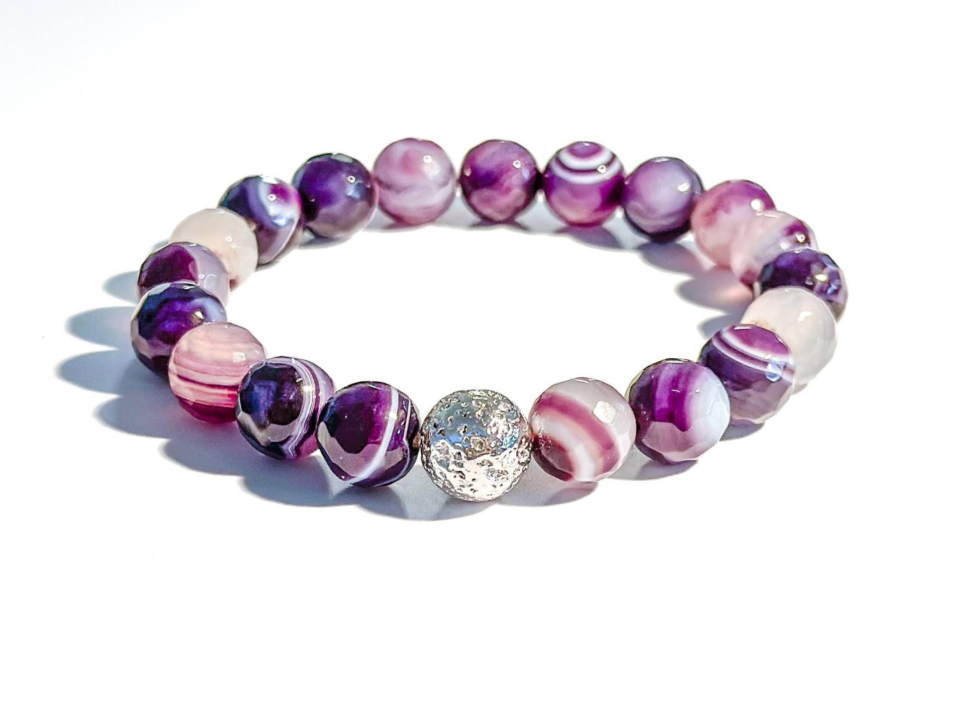 Armband Aus Lila Band-Achat-Perlen Mit Micro-Lavasteinperle | Als Geschenk Für Frau Oder Freundin Armband Aus Lila Band-Achat-Perlen Mit Micro-Lavasteinperle | Als Geschenk Für Frau Oder Freundin von BraslePel