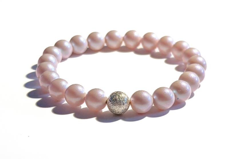 Armband Aus Rosafarbenen Schimmernden Swarovski-Perlen Und 925-Er Sterling Silberperle | Geschenk Freundin Armband Aus Rosafarbenen Schimmernden Swarovski-Perlen Und 925-Er Sterling Silberperle | Geschenk Freundin von BraslePel