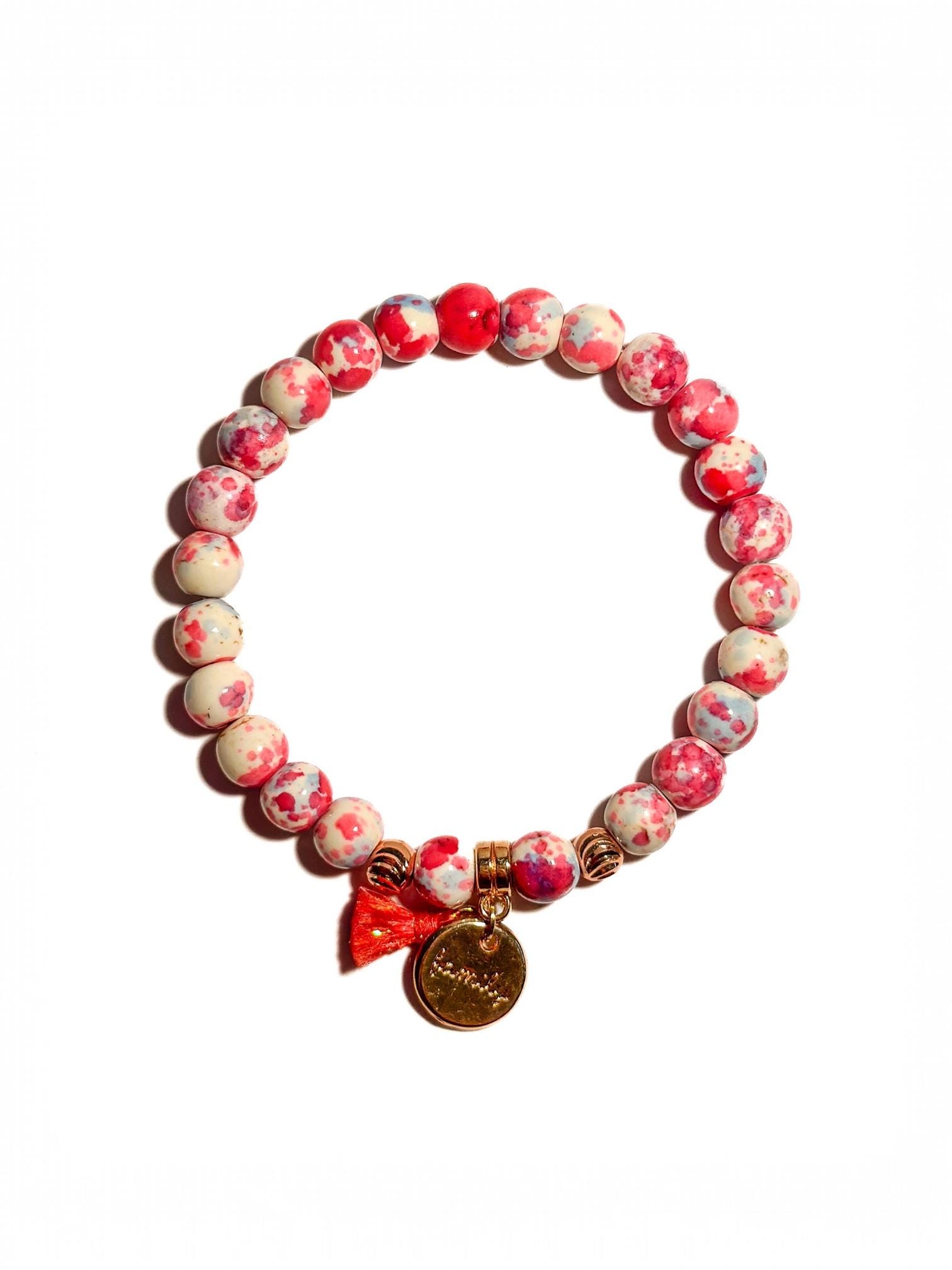 Rotes Armband Aus Natursteinperlen Mit Anhänger „Familiy" | Handgemachter Schmuck Geschenk Freundin Rotes Armband Aus Natursteinperlen Mit Anhänger „Familiy" | Handgemachter Schmuck Geschenk Freundin von BraslePel